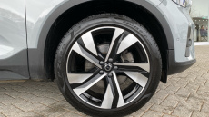 Volvo XC40 2.0 B4P Ultra Dark 5dr Auto Petrol Estate